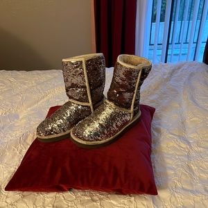 Shine Uggs size 7 used.